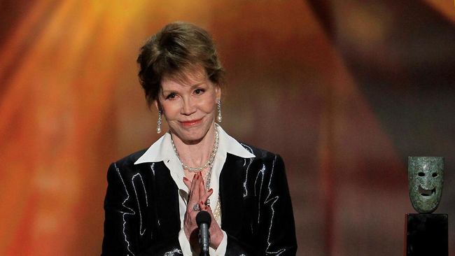 Aktris yang terkenal di Amerika Serikat era 1970-an, Mary Tyler Moore, meninggal dunia di usia ke-80.