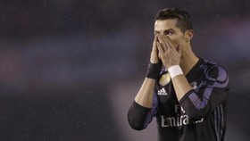 Ronaldo Akrab dengan Tiang, Real Madrid Tumbang