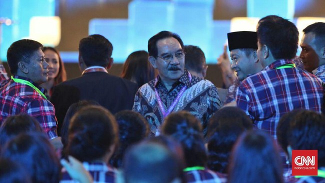 Antasari Azhar langsung duduk di barisan pendukung Ahok-Djarot. Para pendukung langsung meneriakan kata "Bongkar, bongkar, bongkar".