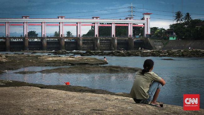 Warga Tionghoa Benteng merupakan keturunan bangsa Manchu dari Dinasti Qing yang datang ke tepi Sungai Cisadane pada tahun 1407 dan menetap hingga kini.
