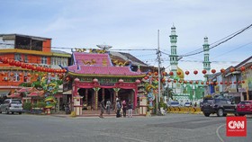 Polisi Tangkap Perusak Patung Vihara Singkawang