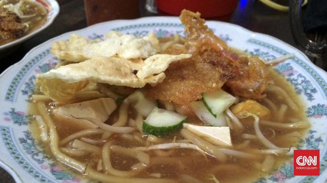 Glodok bukan hanya menyimpan kisah peranakan dari generasi ke generasi, namun juga kuliner di antara gang-gang sempitnya.