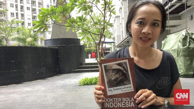 Endang Witarsa mengajarkan keberagaman Indonesia adalah sebuah hal yang patut dirawat sebagai bagian dari ciri khas negara ini.