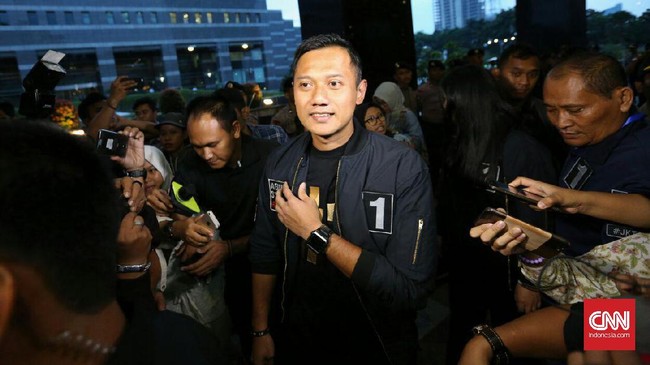 Agus disambut keturunan keluarga Habib Abdurrahman Assegaf seperti Habib Muhammad bin Abdurrahman Assegaf dan Habib Abu Bakar bin Abdurrahman Assegaf.