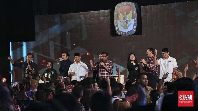 Setelah debat kedua, sebanyak 51 persen percakapan pengguna Internet adalah tentang pasangan petahana Basuki Tjahaja Purnama dan Djarot Saiful Hidayat.