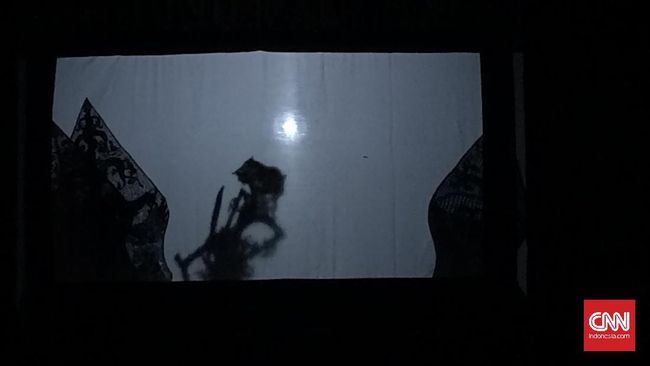 Akademisi budaya Jawa menilai video klip pertunjukan wayang yang digunakan dalam iklan Adidas menggunakan wayang asal Indonesia.