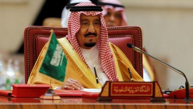 Ketika berkunjung ke Perancis, Pantai French Riviera terpaksa ditutup demi pengamanan 1.000 orang rombongan Raja Salman. Kunjungan itu pun dikritik