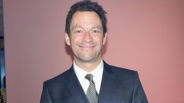 img-title Dikabarkan Selingkuh, Dominic West Putuskan Hubungan dengan Lily James