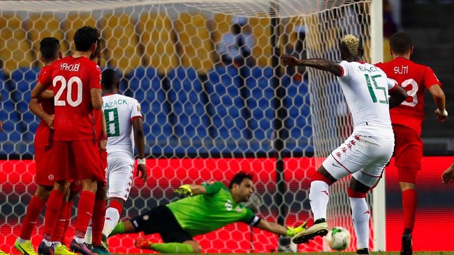 Dua gol di periode sepuluh menit terakhir pertandingan membawa Burkina Faso tembus semifinal Piala Afrika untuk kali kedua dalam empat tahun terakhir.