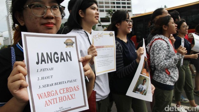 Kunci melawan hoax adalah partisipasi aktif dan kolaborasi, jika saling mengandalkan, kita akan kalah melawan hoax.