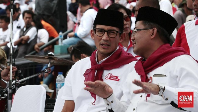 Calon Wakil Gubernur Sandiaga Uno meminta masyarakat tak sungkan-sungkan kritisi program done payment (DP) nol rupiah untuk program pembelian rumah.