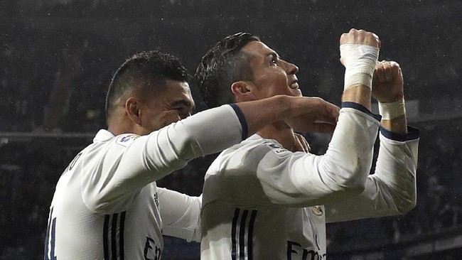 Casemiro dilaporkan bakal gabung Manchester United, sedangkan Cristiano Ronaldo ingin pindah ke Borussia Dortmund sebelum bursa transfer tutup.