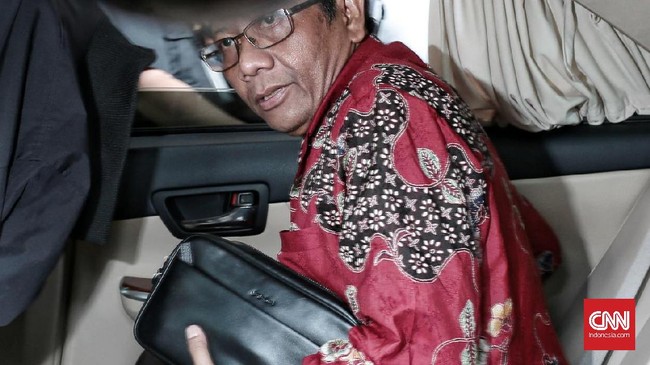 Lewat akun twitternya, Guru Besar Fakultas Hukum UII, Mahfud MD menyatakan siap beradu argumen dalam rapat Dengar Pendapat dengan Pansus Angket KPK.