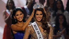 Iris Mittenaere, Miss Universe 2016, Puji Kecantikan Anggun