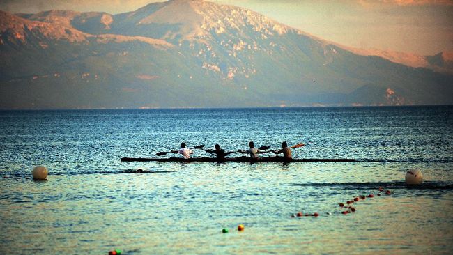 Danau Ohrid telah tercipta sejak 3 juta tahun yang lalu dan dilindungi oleh UNESCO. Kini, eksistensinya terancam pembangunan resor ski dan jalan tol.