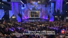 Alasan di Balik Ekspresi Lucu Winona Ryder di SAG Awards
