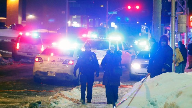 Tiga orang pelaku melepas tembakan ke arah 40 orang yang sedang beribadah di sebuah masjid di Quebec, Kanada.