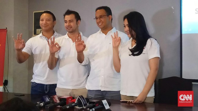 Anies-Sandi meluncurkan program bincang-bincang "Santai Sore Anies-Sandi" yang dipandu tiga artis untuk ditayangkan di media sosial.