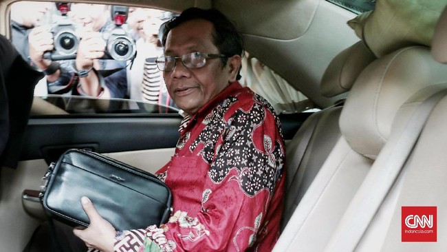 Mahfud MD menjelaskan dengan gamblang dirinya mengetahui intrik yang terjadi dalam penentuan cawapres Jokowi dari Ketum PKB Muhaimin Iskandar secara langsung.