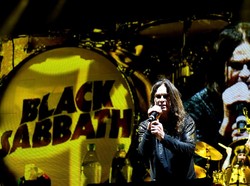 Penyanyi Metal Ozzy Osbourne Rilis Makeup Bertema Gothic