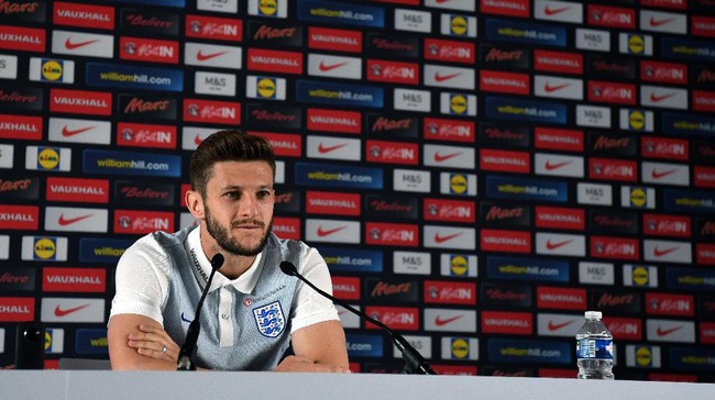 Adam Lallana mengalahkan penyerang Leicester City Jamie Vardy dan kapten Manchester United Wayne Rooney untuk merebut gelar Pemain Terbaik Inggris 2016.