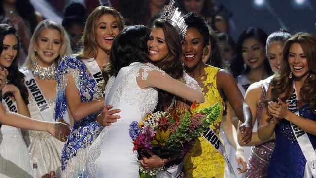 Gelar Miss Universe tahun ini direbut oleh Perancis setelah lebih dari enam dekade tidak membawa mahkota ratu kecantikan sejagat itu.