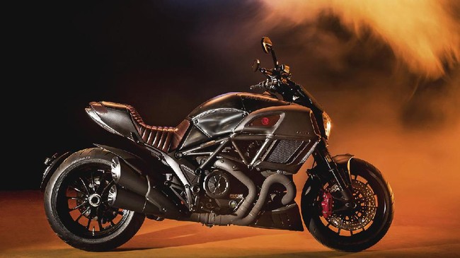 Ducati bersama Diesel akan meluncurkan kolaborasi motor terbaru mereka dari varian Diavel dan dibuat khusus bagi mereka yang benar-benar menginginkannya.