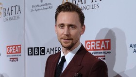 Tom Hiddleston Bintangi Serial Terbaru, White Darkness
