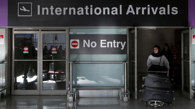 Etihad, Emirates, FlyDubai, Air Arabia, Saudi Arabian Airlines, Gulf Air, dan Egypt Air telah mengumumkan pembatalan penerbangan menuju Doha mulai hari ini.