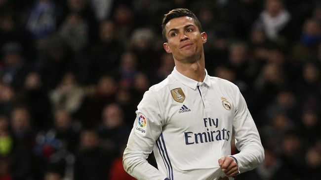 Ronaldo terlihat kesal karena ditarik keluar di pertengahan babak kedua saat Madrid sudah unggul 2-1 atas Atheltic Bilbao, akhir pekan lalu.