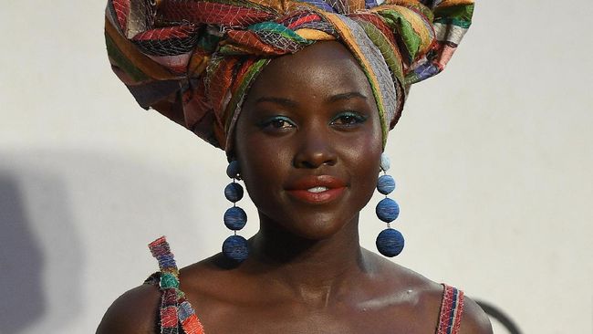 Lupita Nyong'o positif Covid-19 dan memperpanjang daftar artis yang terinfeksi virus corona beberapa hari terakhir.