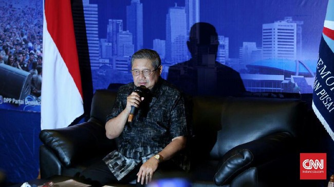 Dari informasi yang didapat, SBY menyebut ada orang dekat di sekeliling Presiden yang melarang Presiden bertemu dirinya untuk membicarakan isu-isu penting.