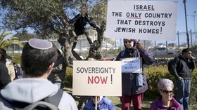 Ketika Israel Gusur Warga Sendiri di Tepi Barat