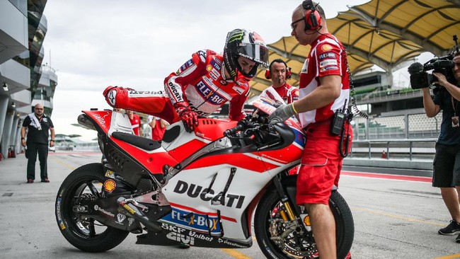 Ducati tak menyesal merekrut Jorge Lorenzo sebagai pebalap mereka di musim 2017 dibandingkan Maverick Vinales.