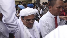 Rizieq Shihab Hirup Udara Pagi Jakarta usai Bebas dari Penjara