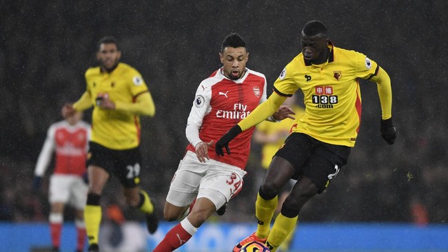 Watford secara mengejutkan berhasil unggul atas Arsenal hingga 2-0 pada babak pertama laga lanjutan Liga Inggris, Selasa (31/1) waktu setempat.