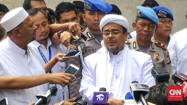 Kuasa Hukum Bantah Pelarian Rizieq Shihab Dibiayai Prabowo Kapitra Ampera membantah Rizieq Shihab punya hubungan ekonomi dengan Prabowo dan menegaskan Rizieq mampu membiayai dirinya di Arab Saudi.