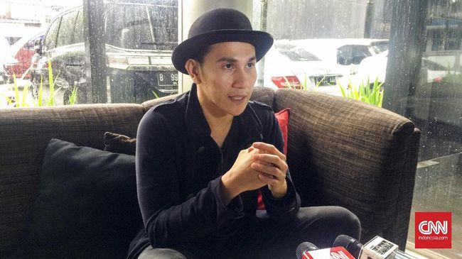 Aktor Vino G Bastian dipercaya memerankan salah satu tokoh Islam besar Indonesia, Buya Hamka dalam sebuah film biopik.