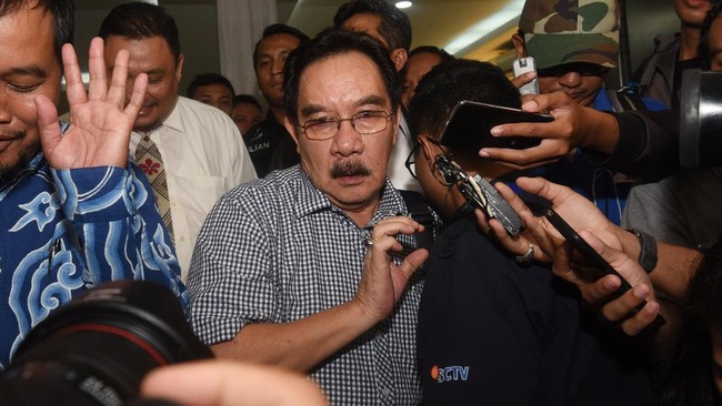 Adik Nasrudin Zulkarnaen tak ingin kasus kematian kakaknya hanya menjadi komoditas politik Pilkada DKI 2017. Ia mendorong Antasari kembali membuka suara.