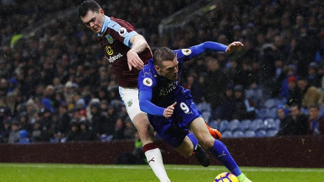 Leicester City jadi juara bertahan Liga Primer Inggris dengan raihan poin paling sedikit usai 23 laga berlangsung.