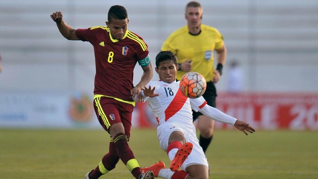 Manchester City resmi mengikat kontrak gelandang bertahan muda asal Venezuela Yangel Herrera dari klub Atletico Venezuela.