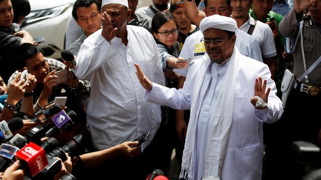 Kuasa Hukum Rizieq Shihab menyambut baik pertemuan antara Ketua GNPF MUI Bachtiar Nasir dengan Presiden Joko Widodo. Dia berharap pertemuan itu bermanfaat.