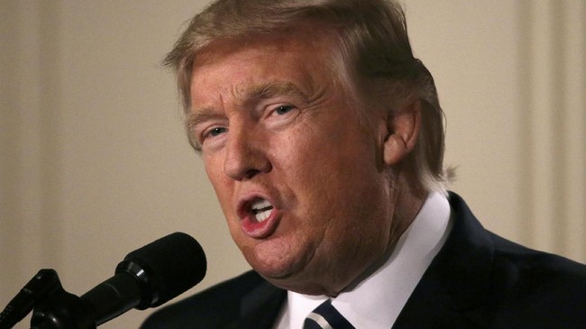 Ketika menyebut Pocahontas, sosok yang dimaksud oleh Trump adalah seorang anggota Senat dari Partai Demokrat, Elizabeth Warren.
