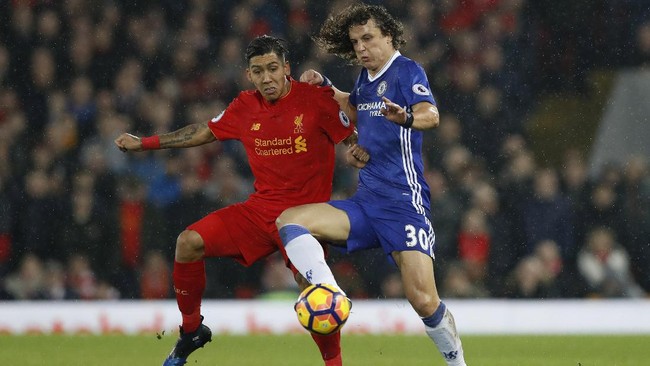 Liverpool terhindar dari kekalahan keempat beruntun di Anfield saat jamu Chelsea. Sempat tertinggal 0-1 pada babak I, The Reds samakan skor di babak II.