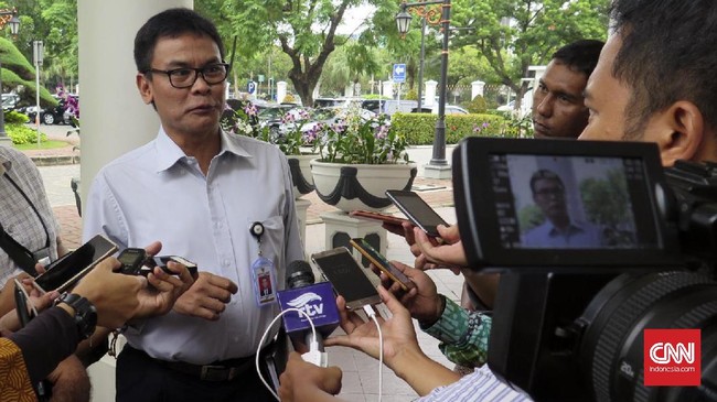 Yudi Latif menjabat kepala BPIP sejak Februari 2018. Berdasarkan Perpres BPIP, dia berhak menerima hak keuangan Rp76,5 juta per bulan.
