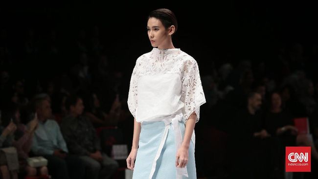 Sejumlah desainer di IFW 2017 memberi pilihan baru bagi mereka yang aktif, tampilan modis vintage khas New York hingga etnik ala Tasik.