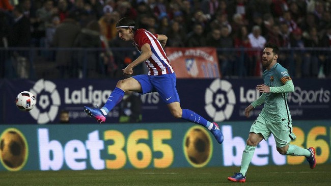 Lionel Messi akan absen di final Piala Raja jika mendapatkan kartu kuning di pertandingan leg kedua semifinal melawan Atletico Madrid, Selasa (7/2).