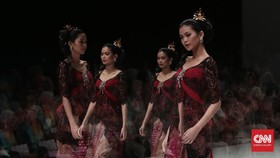 6 Desainer Kebaya Modern yang Melintasi Negara