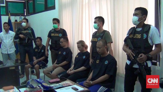 Sutrisno masih menjalani hukuman enam tahun penjara saat ditangkap petugas karena mengendalikan peredaran sabu dari balik penjara. 