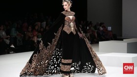 Mencari Makna Baru Kebaya Marga Alam